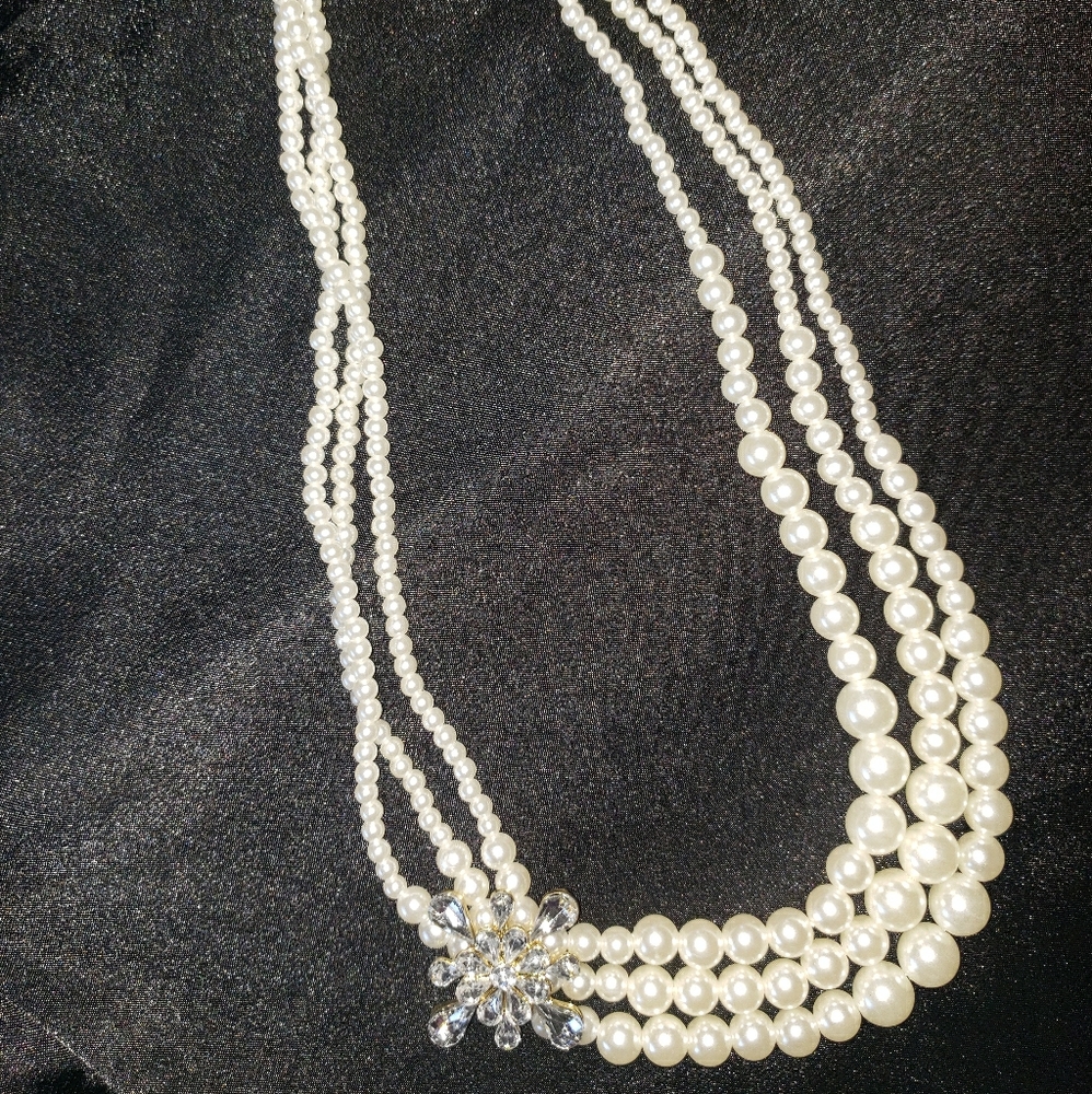 Imitation pearl necklace